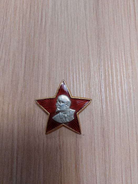 Стари часовници POLJOT и OREX. Значка Ленин