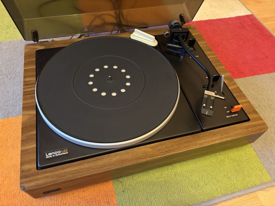 Грамофон Lenco L82