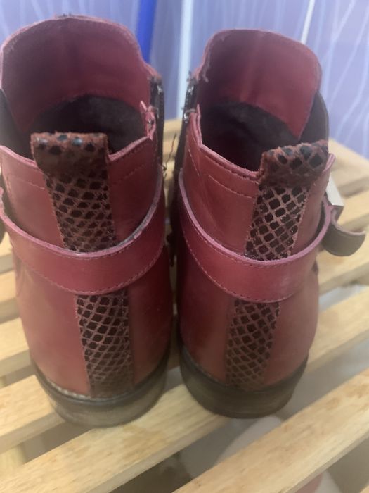 Ghete dama din piele