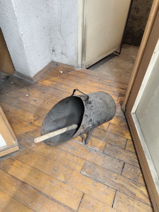 Кофа и лопата за въглища