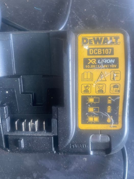 Încărcător Bosch DeWalt