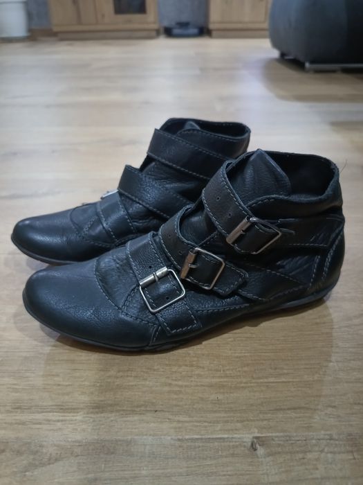 Черни боти с ниска подметка