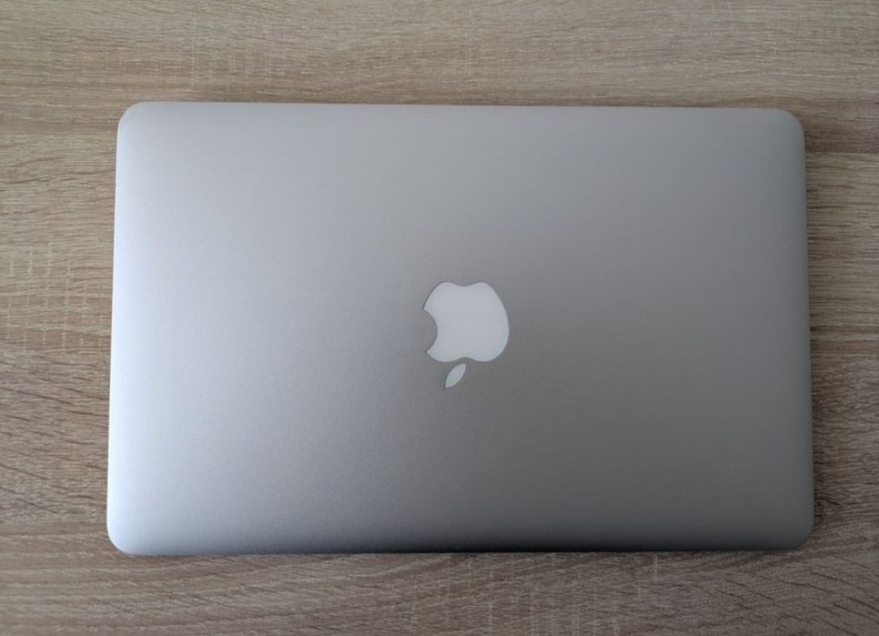 Продам Macbook Air 11 (макбук) 
Mid 2012 
Процессор - Intel Core i5 1.