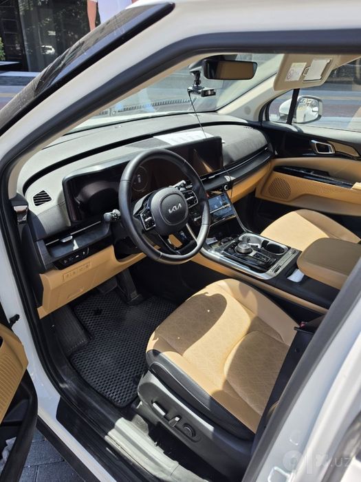 Kia Carnival full