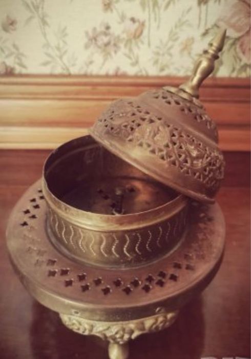 Антикварен съд ,кандило за миризми, благовонни масла, тамян и есенции