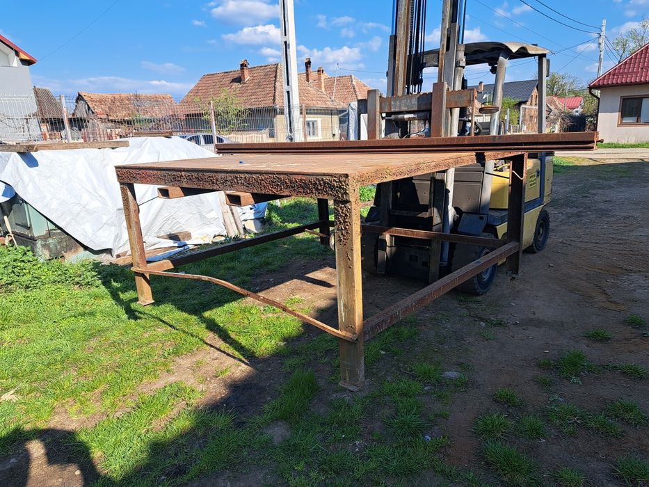 Vând mese metalice pentru sudura