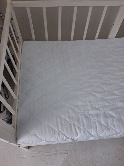 Детская кровать из дерева.