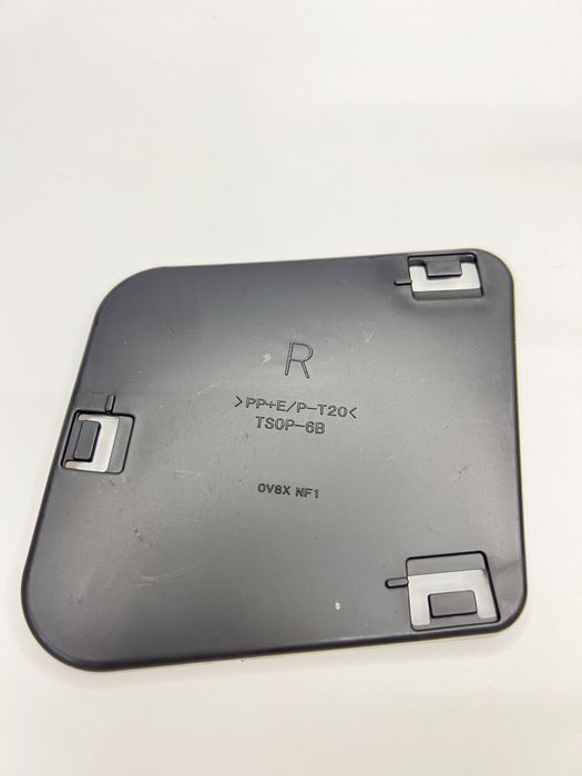 Прадо 120 заглушка возле пртивотуманных фонарей prado крышка туманки