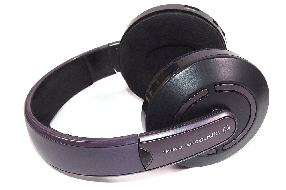 Casti fara fir VIVANCO Aircoustic (statia de incarcare inclusa): auto-tuning, balans si volum, NOI