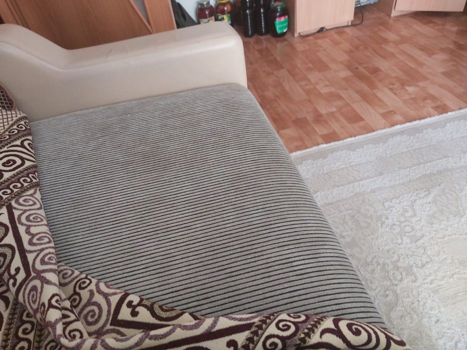 Продается диван в хорошем состоянии.