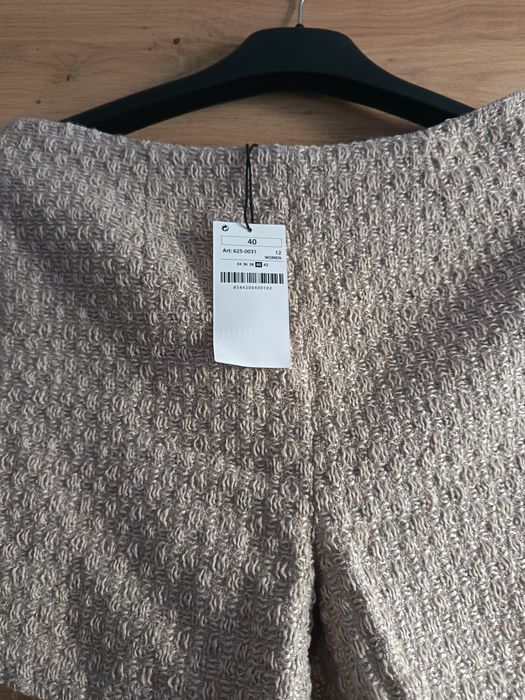 Pantaloni scurți din boucle mărimea 40 cu talie înaltă