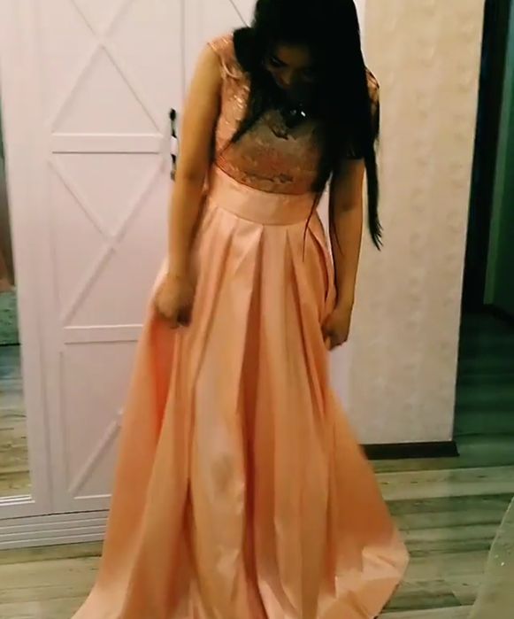 Новое платье с этикеткой