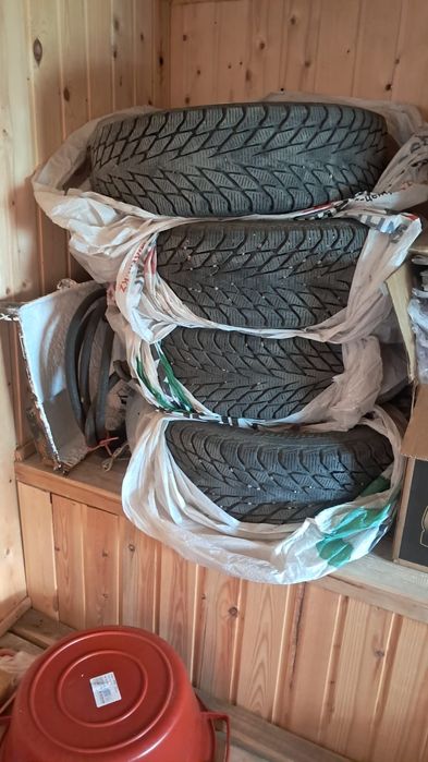 Продам зимние шины,в отличном состоянии