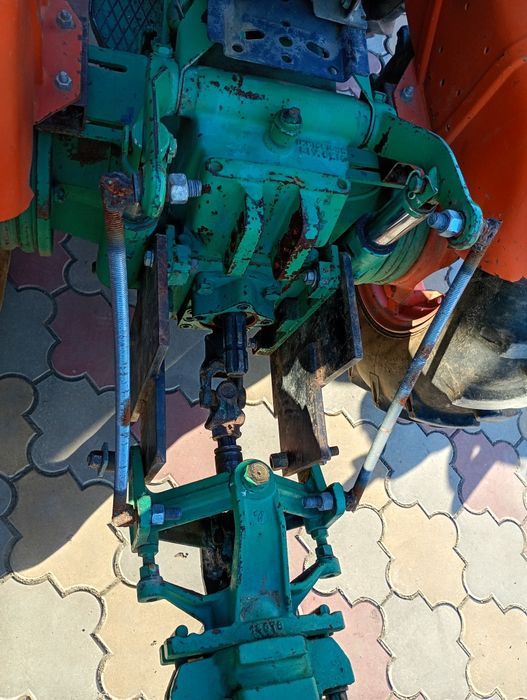 Tractor articulat 4x4