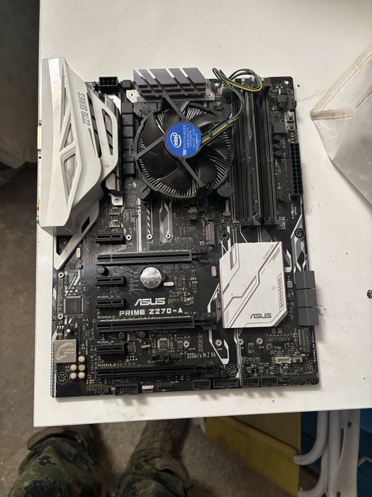 Дъно Asus , процесор I5 и Рам8гб