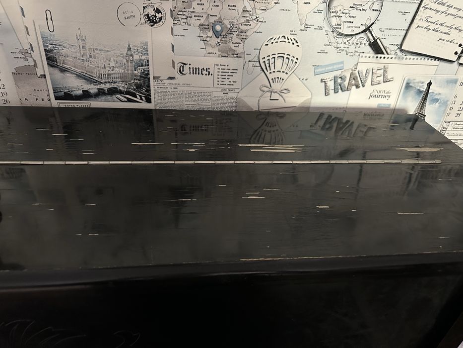 Пианино красный октябрь