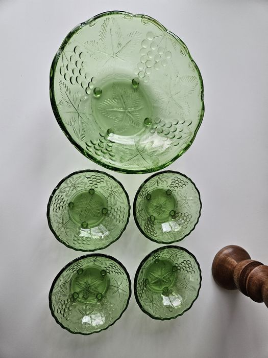 Стъклени Купи 4 бр. и Голяма купа за сервиране