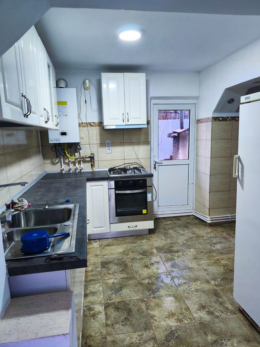 Închiriez casa Rm Sarat