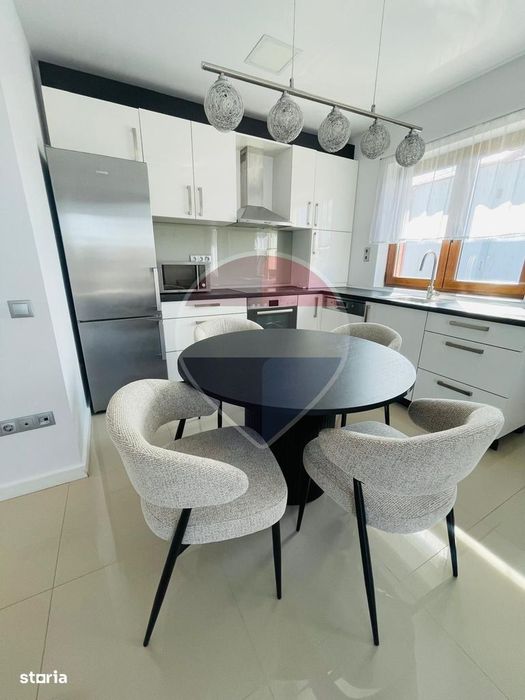 Apartament cu 3 camere de vânzare