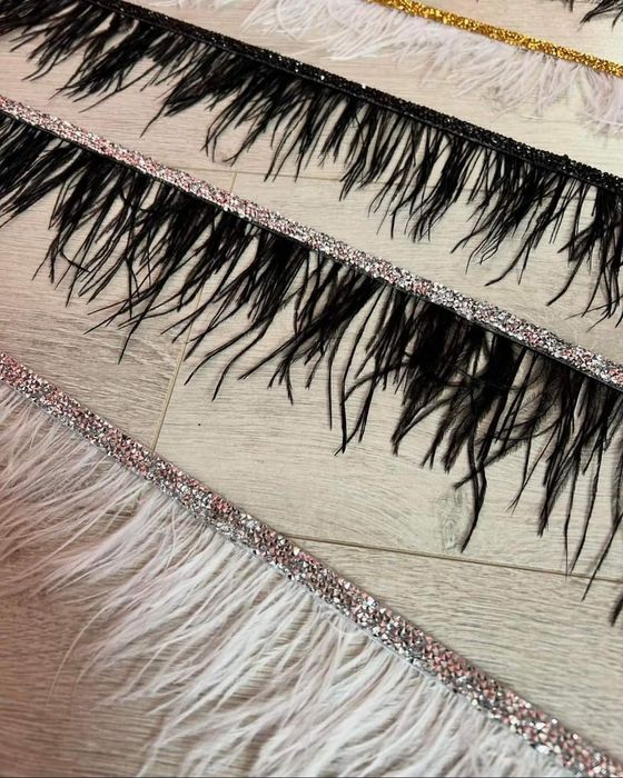 Колани с пера и камъни