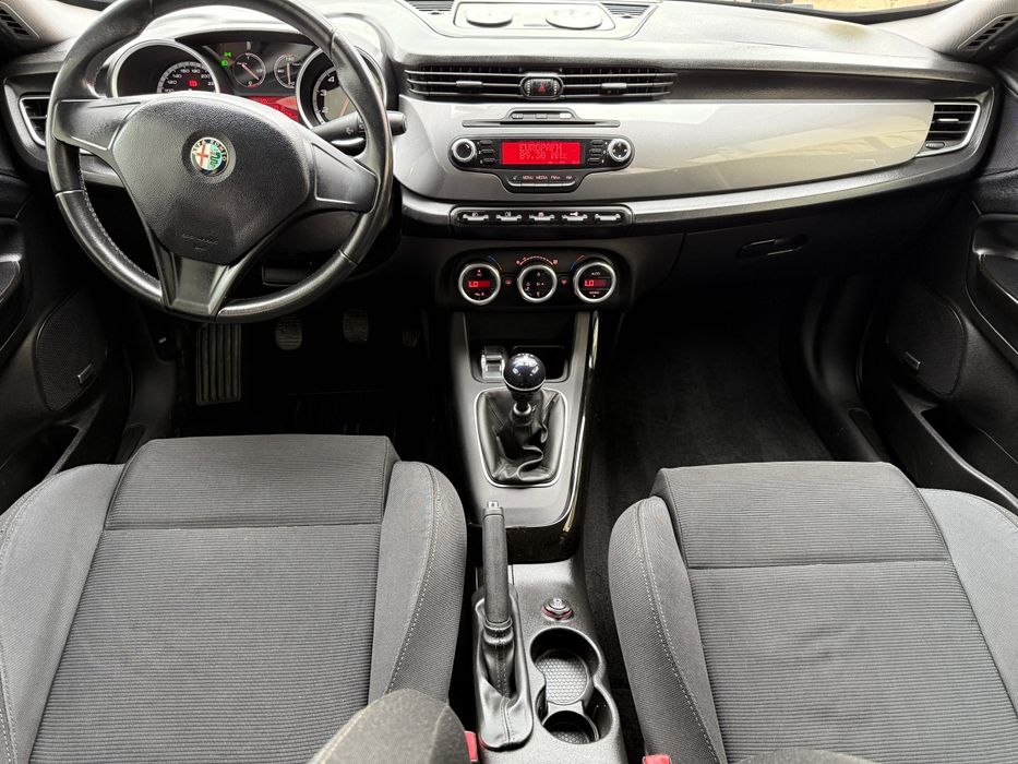 Vând  Alfa Romeo  Giulieta  an 2011 euro 5 Carte Servis 140/Cp