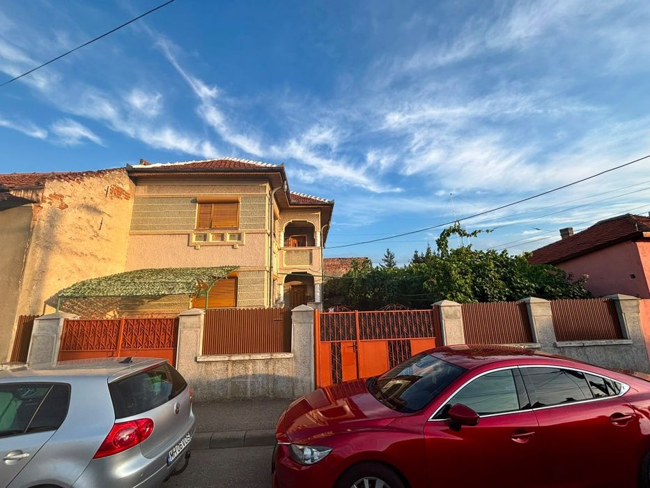 Casa P+1 de vanzare - Zona centrala