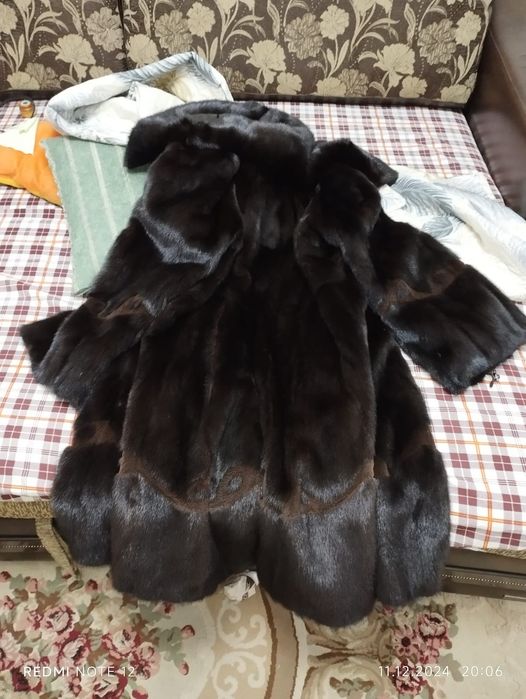 Продам шубу норковую с капюшоном
