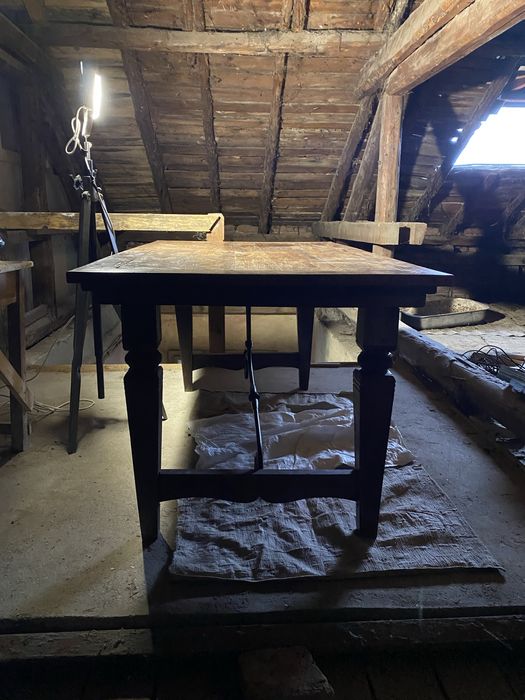 Масивни дървени маси