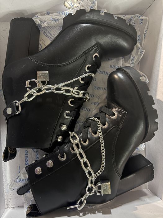 Дамски боти GUESS