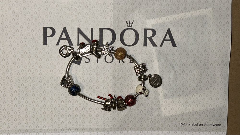 Vand bratara noua Pandora + 13 talismane