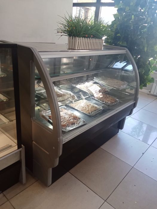 Продам Витриный холодильник