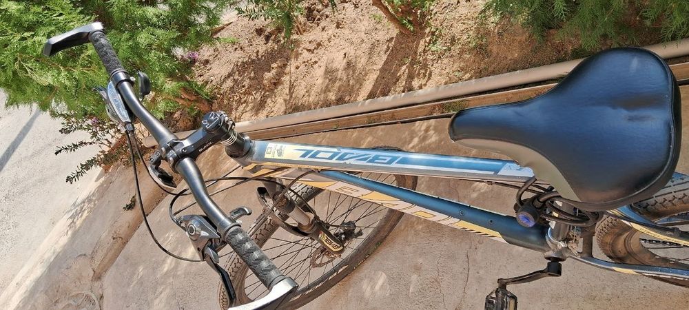 Велосипед алюминиевый.