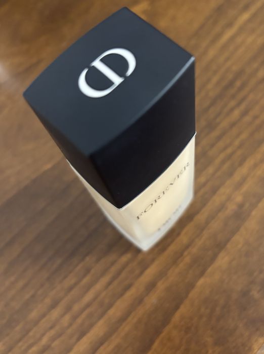 Фон дьо тен на Dior