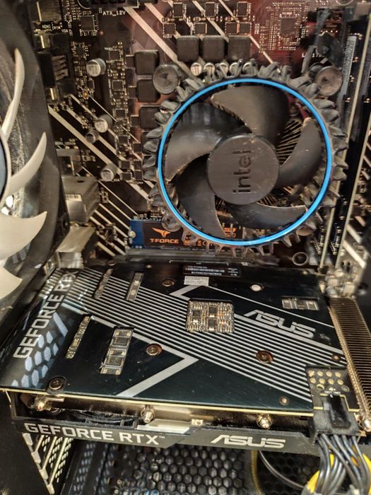 Продавам гейминг компютър GPLAY