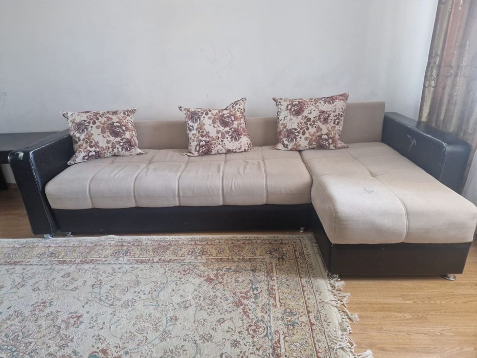 Диван в среднем состоянии