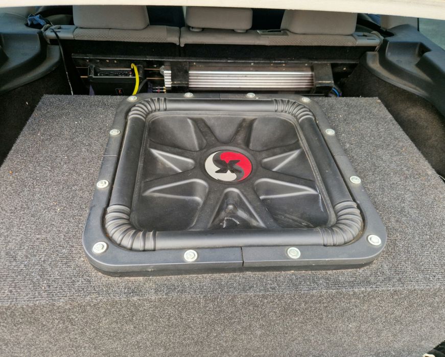Car Audio Kicker solo x 18 hertz,Audison bit ten
