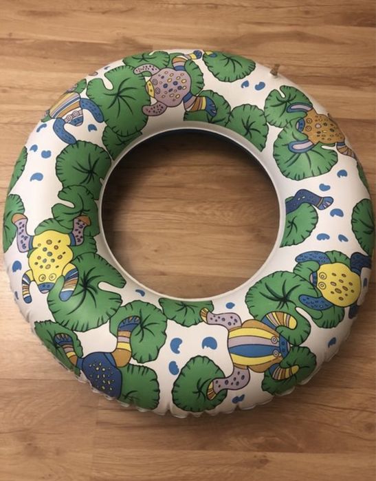 Надувной плавательный круг