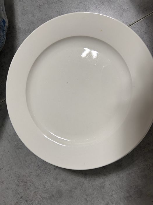 Тарелки белые новые