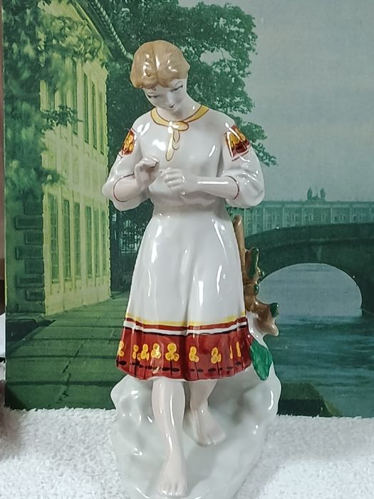 Статуэтка,,Гадание на ромашке,