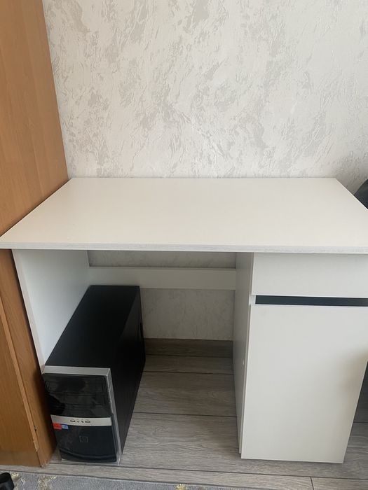 Продам стол новый