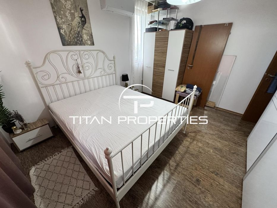 Двуетажна Къща с голям двор и красива панорама в с. Александрово