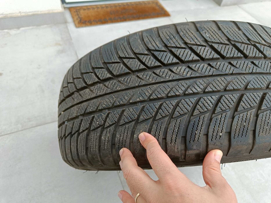 2 x Anvelope iarna Bridgestone 225 50 17 runflat, profil 7 mm