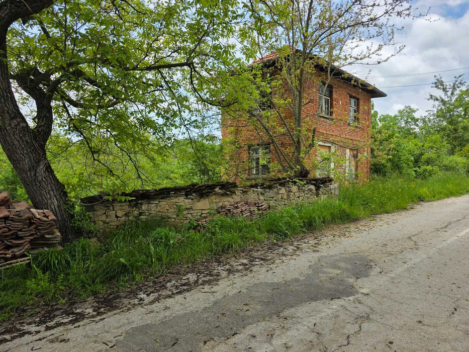 продавам къща в с.Балабанско, община Троян