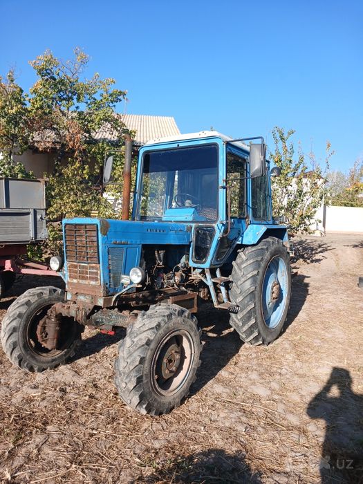 Traktor MTZ 80 sotiladi pritsepi bilan