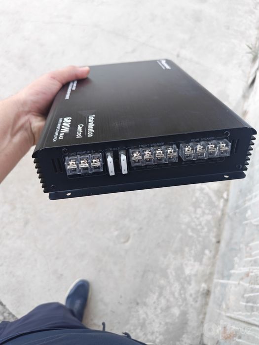 Usilitl 6.800 w 4 kanali  yangi ishlatilmagan
