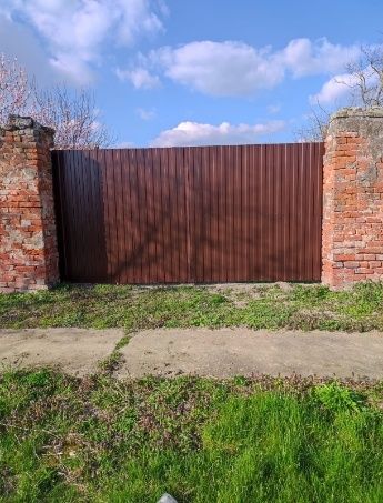 Casă mare de cărămidă