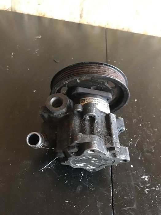 Помпа на хидравликата на волана за Audi A4 1.9 TDI / VW Passat 8D0145155Q