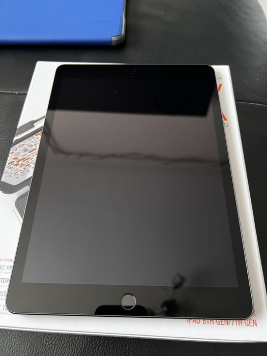 Ipad 9 ca noua + tastatura noua + huse + incarcator noi