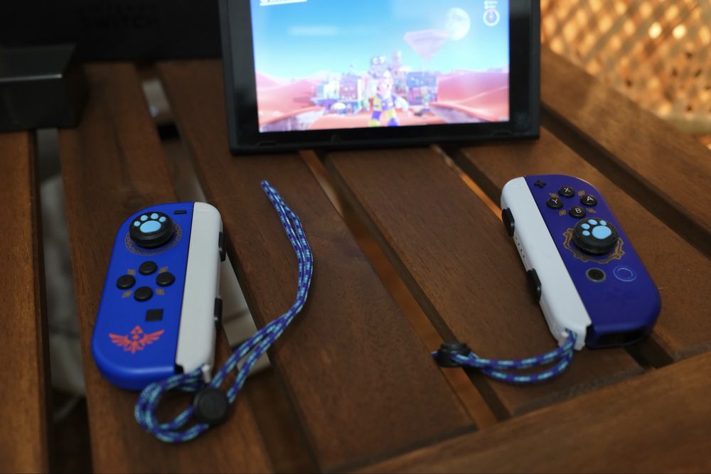 Продам Nintendo Switch 1gen + игры с аккаунтом