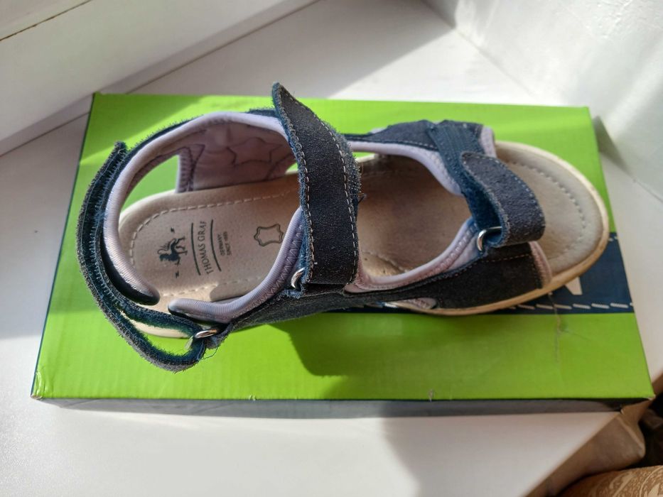 Продам детскую обувь